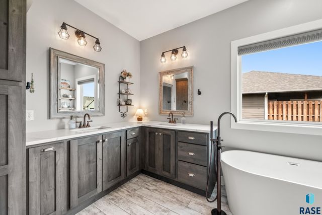 7009 E Sierra Trl Trail, Sioux Falls, SD 57110