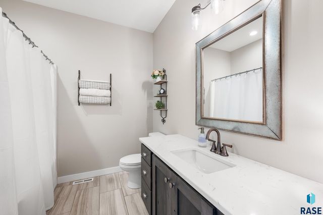 7009 E Sierra Trl Trail, Sioux Falls, SD 57110