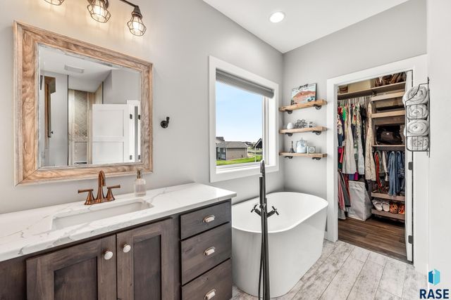 7009 E Sierra Trl Trail, Sioux Falls, SD 57110