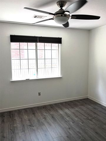 2202 S Branch Drive, Arlington, TX 76001