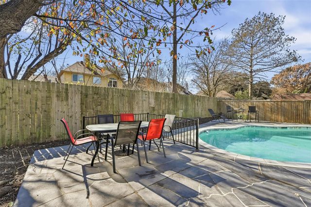 2202 S Branch Drive, Arlington, TX 76001