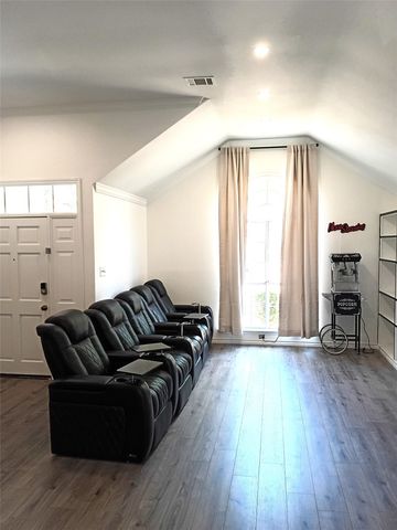 2202 S Branch Drive, Arlington, TX 76001