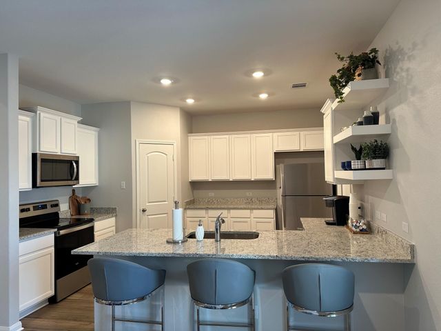 105 McLintock RD, Jarrell, TX 76537