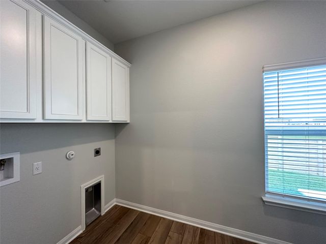 105 McLintock RD, Jarrell, TX 76537