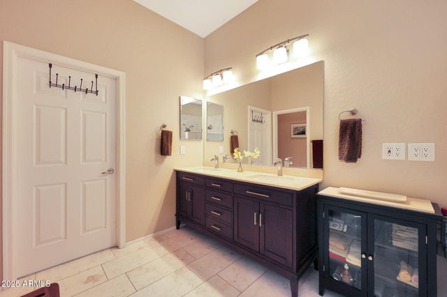 41019 N CONGRESSIONAL Drive, Phoenix, AZ 85086