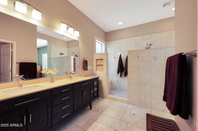 41019 N CONGRESSIONAL Drive, Phoenix, AZ 85086