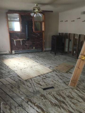 224 W Princeton Avenue, Pontiac, MI 48340