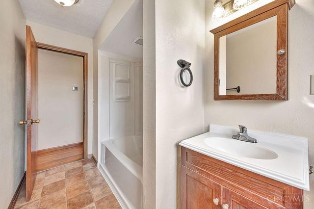 104 Chamberlin Drive, Hamilton, OH 45013