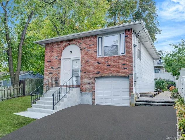 16 Birch Drive, Ronkonkoma, NY 11779