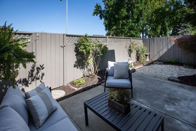 858 Erickson Lane, Foster City, CA 94404