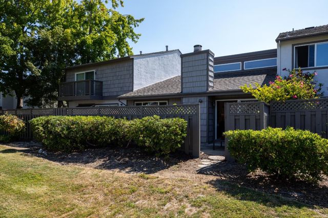 858 Erickson Lane, Foster City, CA 94404