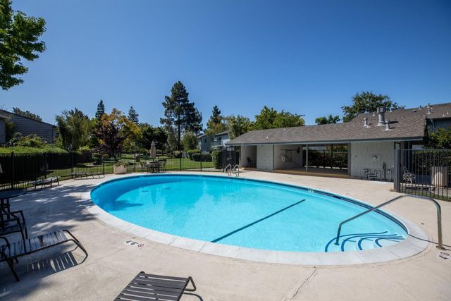 858 Erickson Lane, Foster City, CA 94404