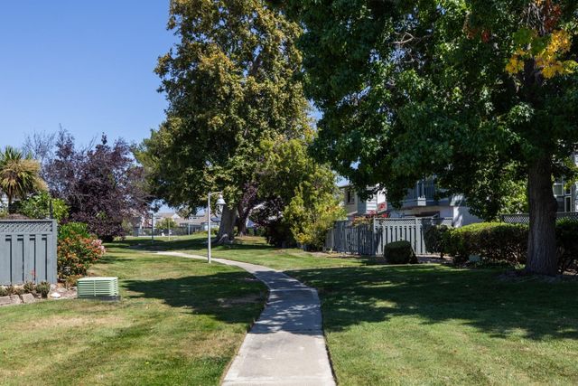 858 Erickson Lane, Foster City, CA 94404