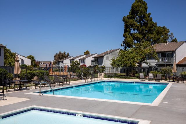 858 Erickson Lane, Foster City, CA 94404