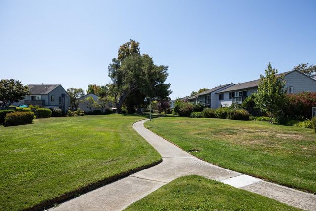 858 Erickson Lane, Foster City, CA 94404