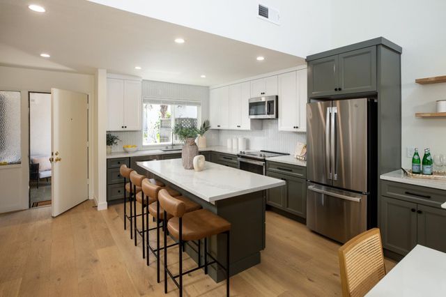 858 Erickson Lane, Foster City, CA 94404