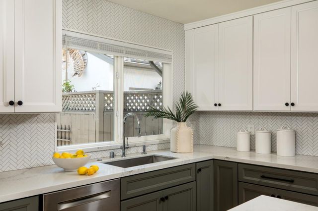 858 Erickson Lane, Foster City, CA 94404
