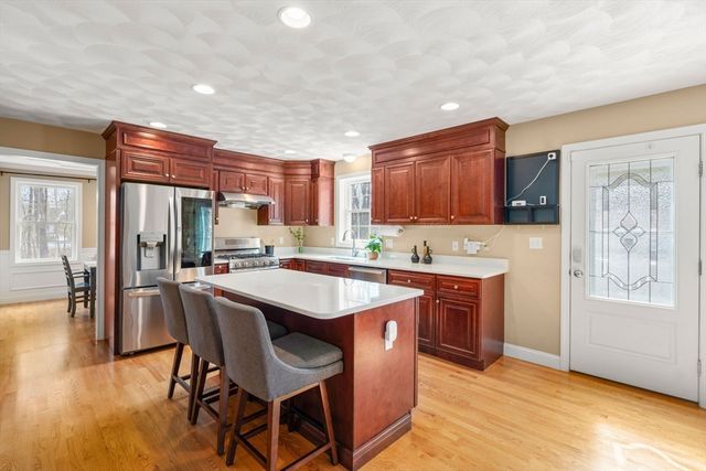 77 West Street, Wilmington, MA 01887