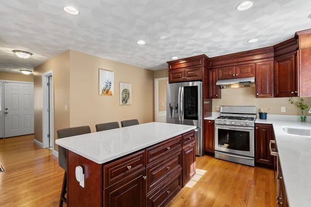 77 West Street, Wilmington, MA 01887