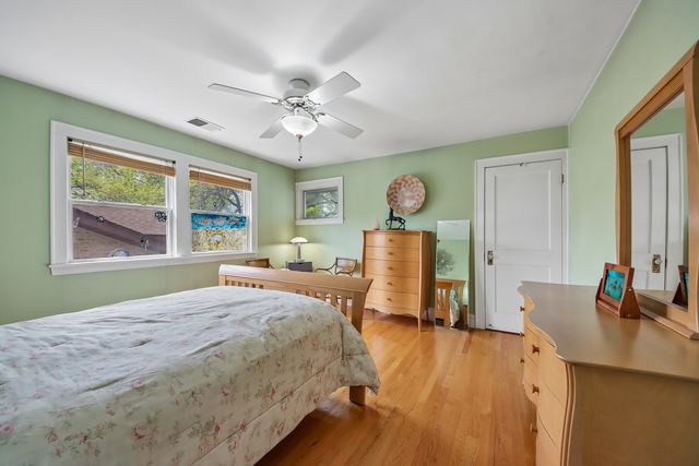 6551 N Maplewood Avenue, Chicago, IL 60645