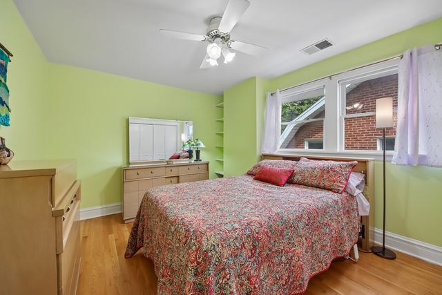 6551 N Maplewood Avenue, Chicago, IL 60645