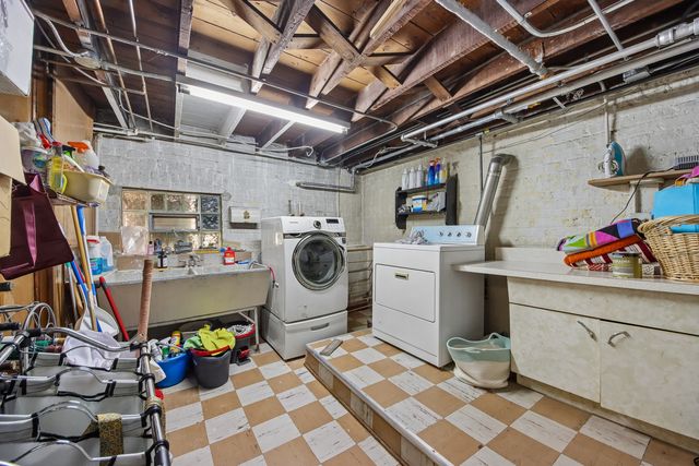 6551 N Maplewood Avenue, Chicago, IL 60645