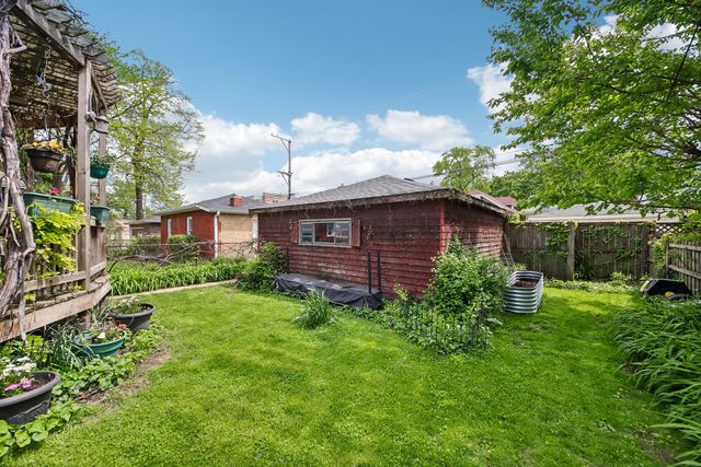 6551 N Maplewood Avenue, Chicago, IL 60645