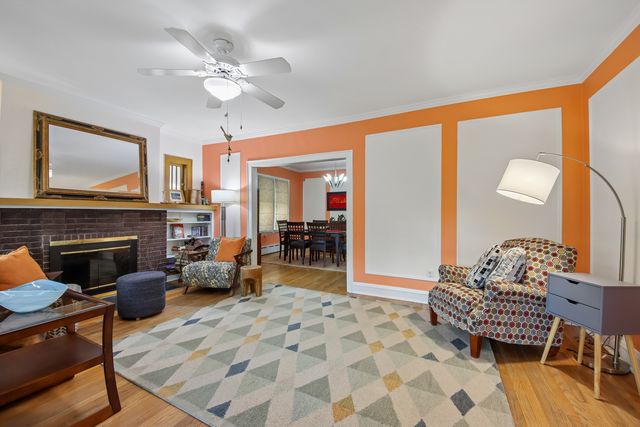 6551 N Maplewood Avenue, Chicago, IL 60645