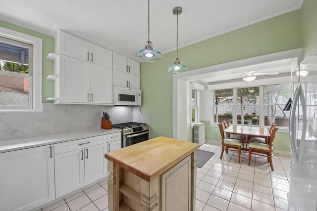 6551 N Maplewood Avenue, Chicago, IL 60645