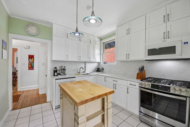 6551 N Maplewood Avenue, Chicago, IL 60645