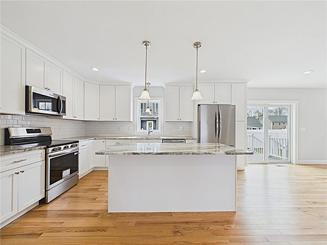 42 Vespia Lane, South Kingstown, RI 02879