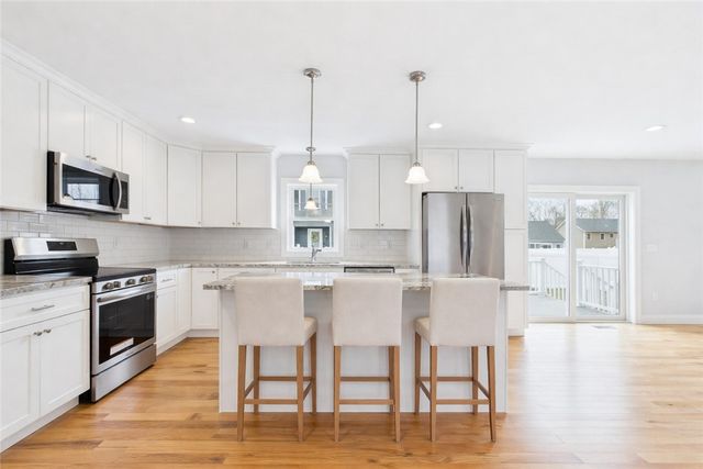 42 Vespia Lane, South Kingstown, RI 02879