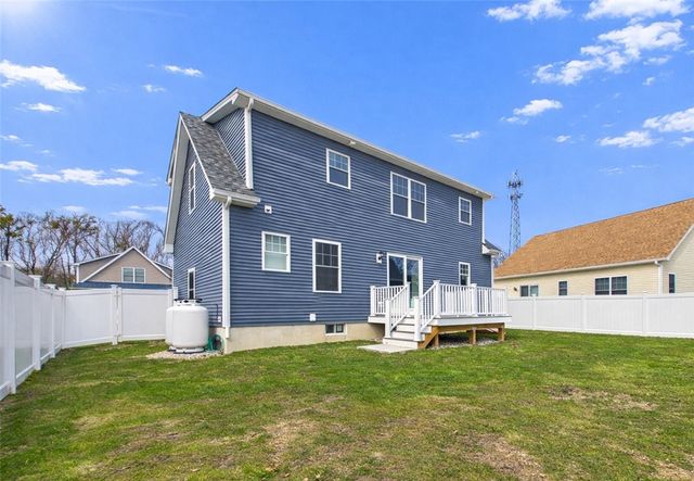 42 Vespia Lane, South Kingstown, RI 02879