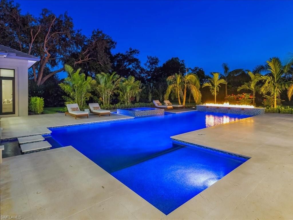 208 Hickory RD, NAPLES, FL 34108 — photo 2