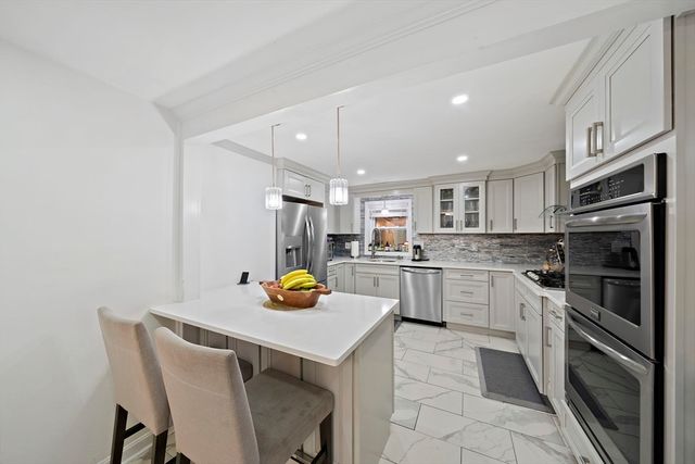 105 Cross St, Randolph, MA 02368