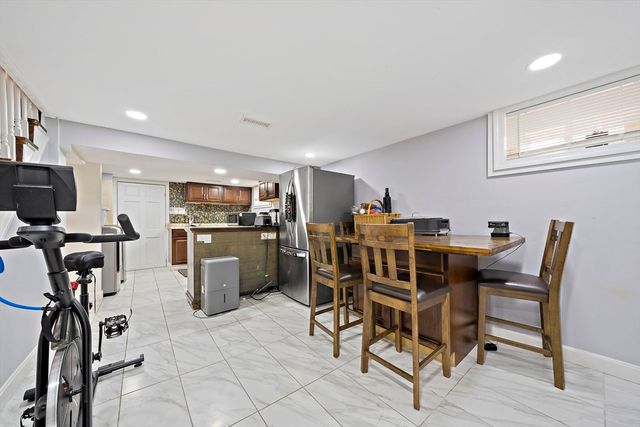 105 Cross St, Randolph, MA 02368
