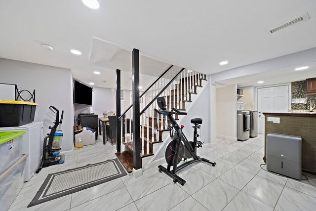 105 Cross St, Randolph, MA 02368