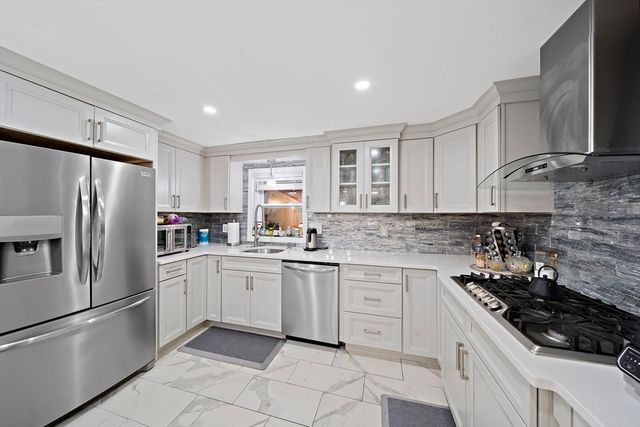 105 Cross St, Randolph, MA 02368