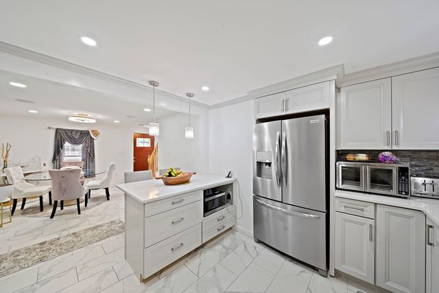 105 Cross St, Randolph, MA 02368