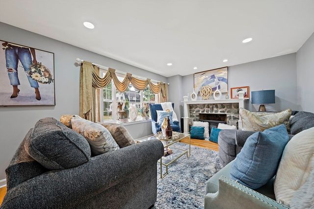 105 Cross St, Randolph, MA 02368