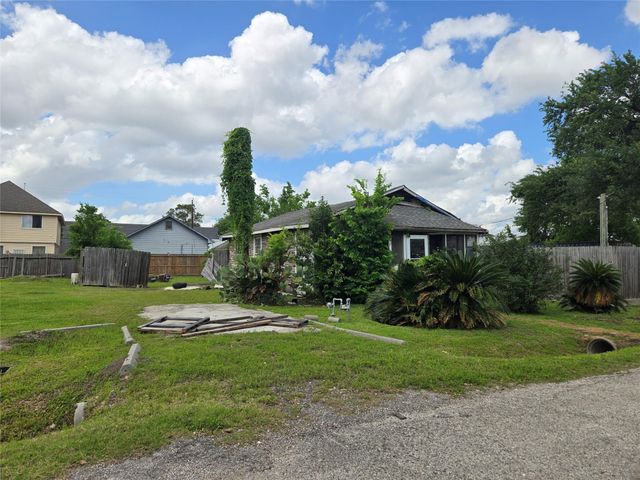9226 Clarkcrest Street, Houston, TX 77063