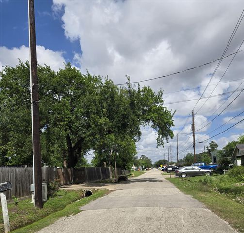 9226 Clarkcrest Street, Houston, TX 77063