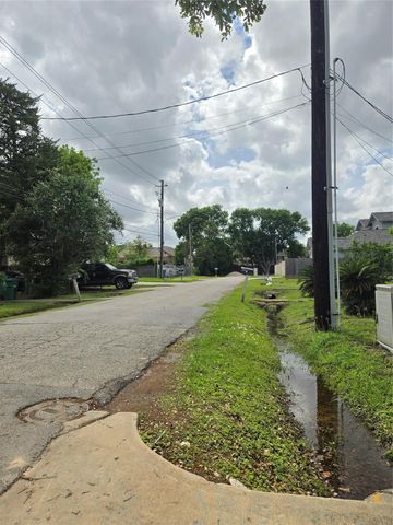 9226 Clarkcrest Street, Houston, TX 77063