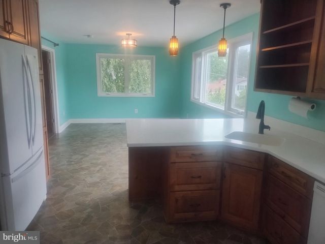 5008 REGINA DR, Annandale, VA 22003