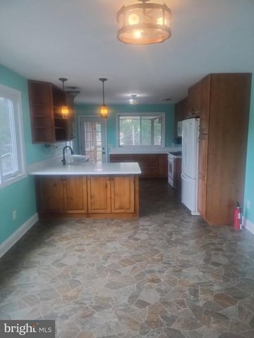 5008 REGINA DR, Annandale, VA 22003
