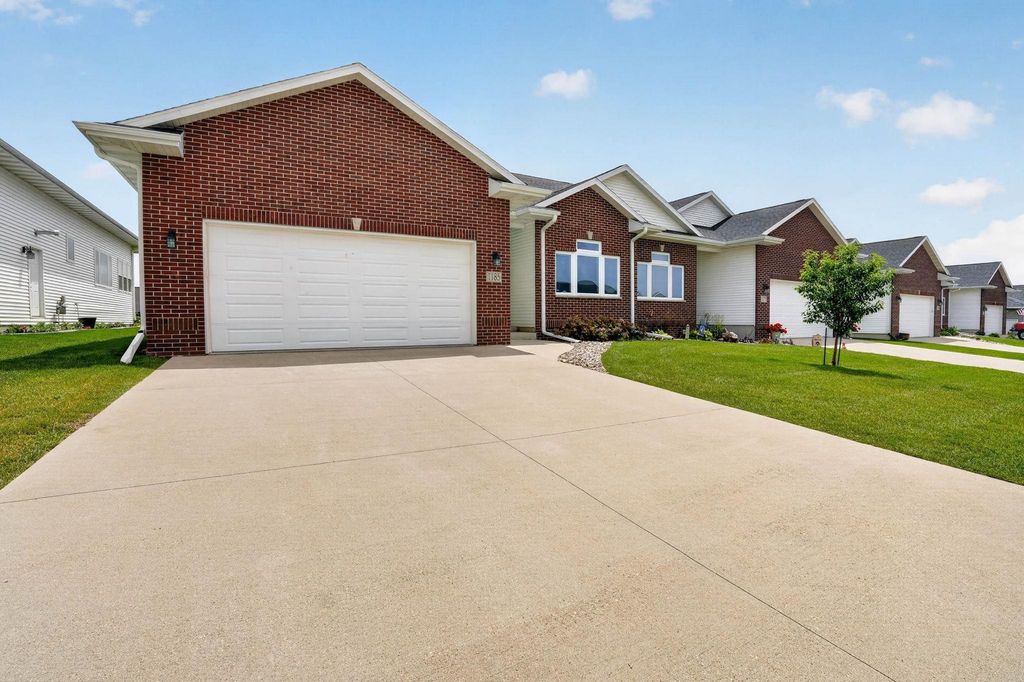 1185 Fox Ridge Road, Dike, IA 50624