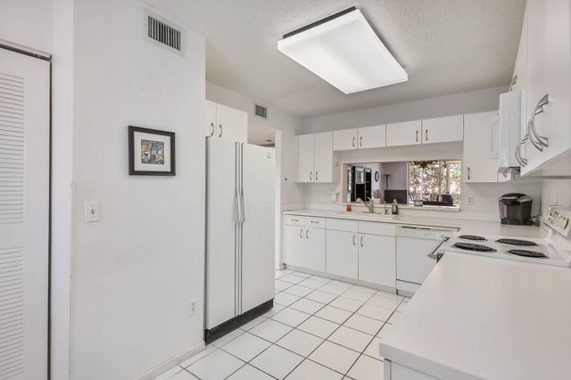 4735 E Lucerne Lakes Blvd E 308, Lake Worth, FL 33467