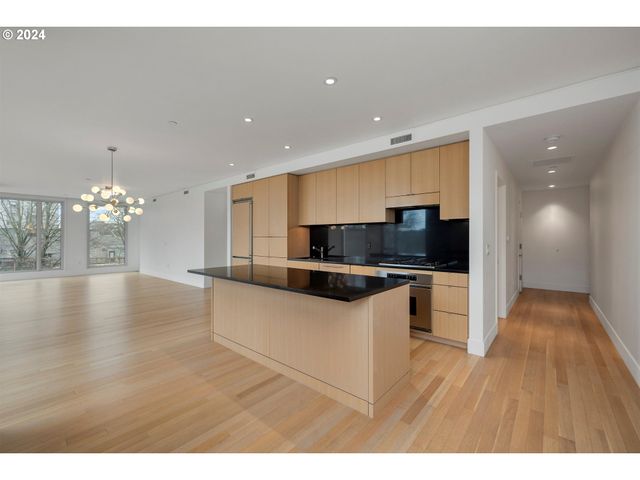 937 Nw GLISAN St 336, Portland, OR 97209