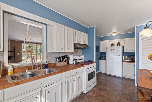 2094 Allan Street, Adrian, MI 49221