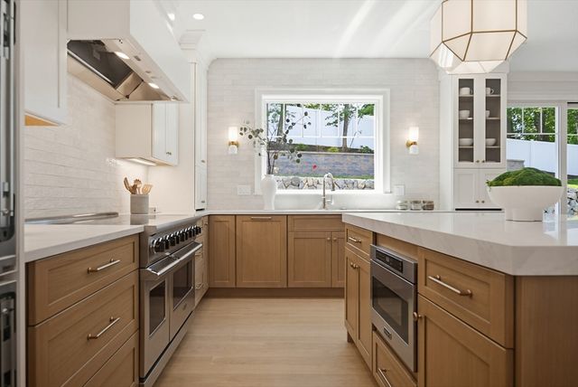 70 Woodbine Circle, Needham, MA 02494